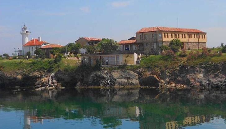 Вълнението е над 3 бала и втори ден пасажерските корабчета не пътуват до него Вълнението е над 3 бала и втори ден пасажерските корабчета не пътуват до него