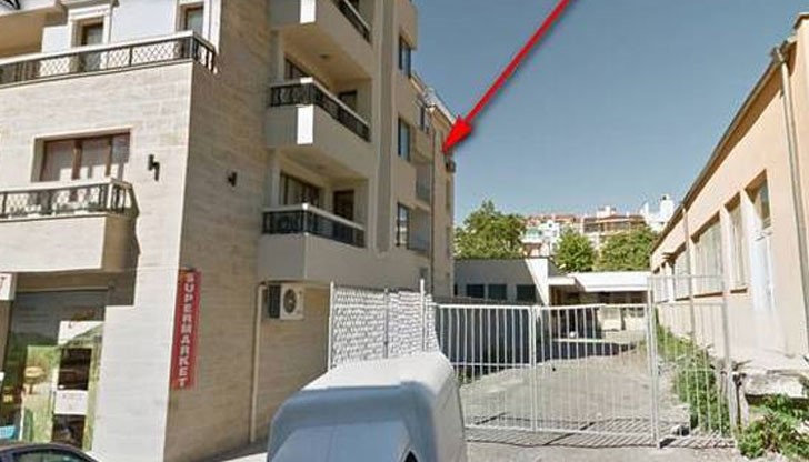 Проститутките обслужвали клиенти в новопостроена кооперация на ул. „Струма“ 52, която се намира на по-малко от 10 метра от физкултурния салон на училище Проститутките обслужвали клиенти в новопостроена кооперация на ул. „Струма“ 52, която се намира на по-малко от 10 метра от физкултурния салон на училище