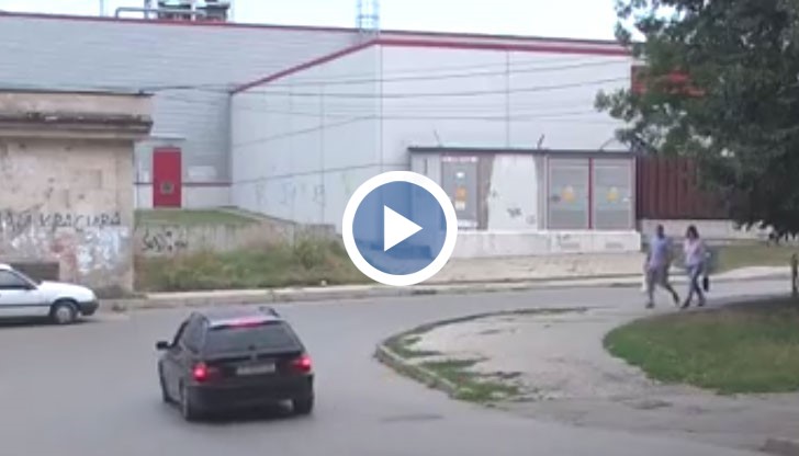 Автоинструкторът Петър Бъзовски смята, че кръстовището между улиците "Гео Милев" и "Еленин връх" е конфликтна точка