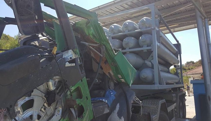 Само чудо е спасило работника, който в това време разтоварвал бутилките