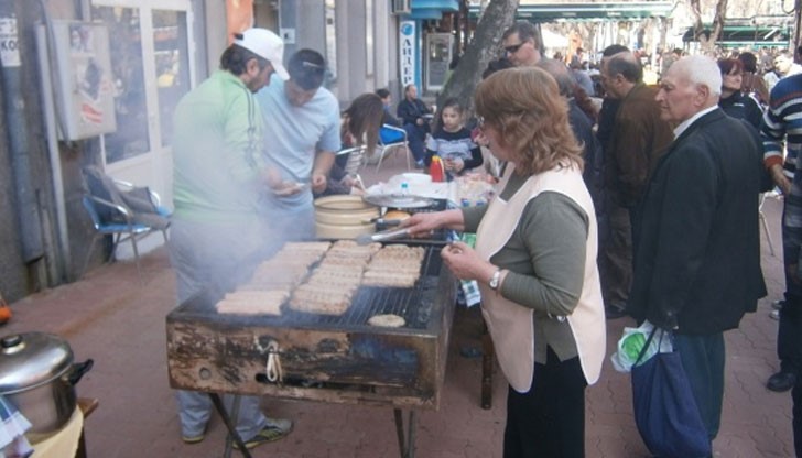 Невъзможно е в кебапчето да попадне пластмаса, коментира представител на транжорната Невъзможно е в кебапчето да попадне пластмаса, коментира представител на транжорната