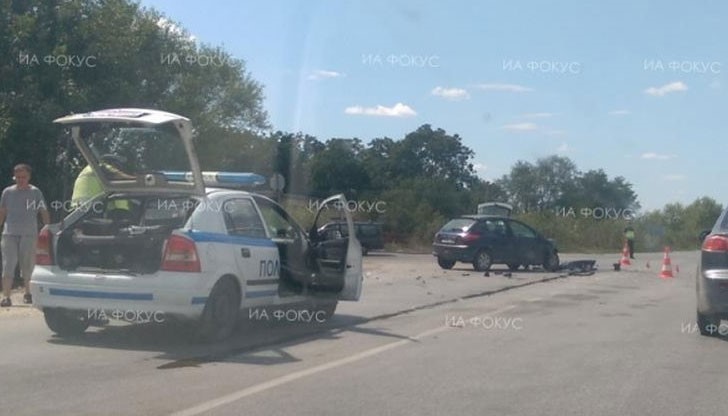 Катастрофата е между два автомобила - пежо и рено