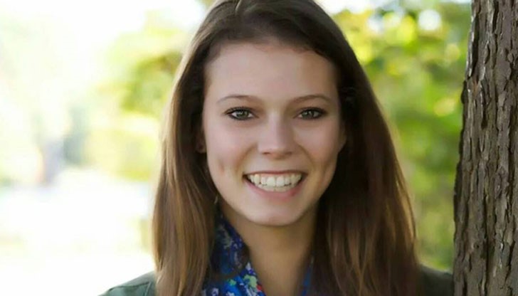 Самира се оказва двойничка на главна актриса в сериал и изиграва тийнейджърските й години във филма