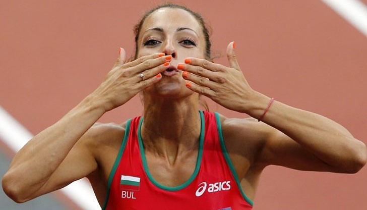 Полуфиналът е в неделя след 3:00 часа