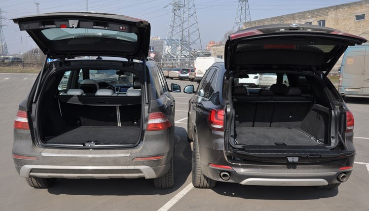 От двата джипа със съдействието на служители от Второ Районно управление – Бургас са изведени общо 40 нелегално преминали От двата джипа със съдействието на служители от Второ Районно управление – Бургас са изведени общо 40 нелегално преминали