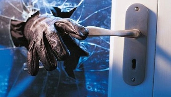 Кражбата е установена от продавач-консултанта в книжарницата