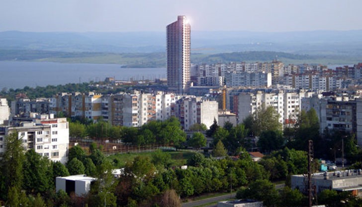 Махмурлия събуди квартал с псувни и обиди, заплашил дори полицаи Махмурлия събуди квартал с псувни и обиди, заплашил дори полицаи