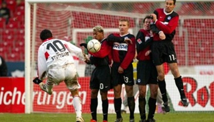 Турският национал Хакан Чалханоглу бе обявен за своеобразен наследник на Красимир Балъков Турският национал Хакан Чалханоглу бе обявен за своеобразен наследник на Красимир Балъков