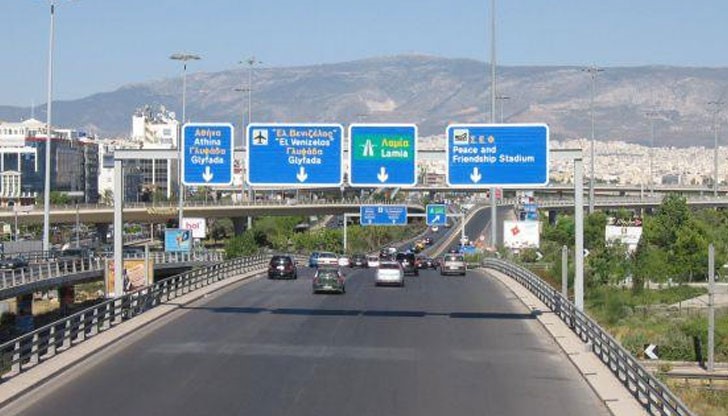 Заради масовата тенденция гърци да регистрират автомобилите си в България, за да плащат по ниски такси и данъци, властите в южната ни съседка затегнаха контрола