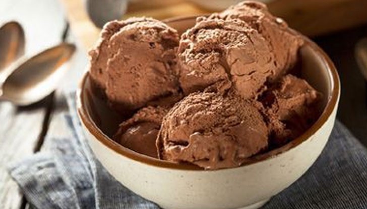 Служители на фирмата са открили парчета от ядки в суровините, използвани при производството на сладоледа