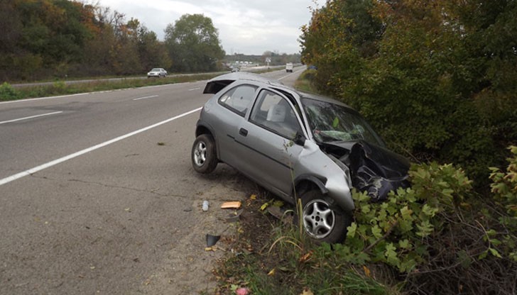 Заради несъобразена скорост "Опел" катастрофира на пътя между Нисово и Щръклево / Снимката е илюстративна Заради несъобразена скорост "Опел" катастрофира на пътя между Нисово и Щръклево / Снимката е илюстративна