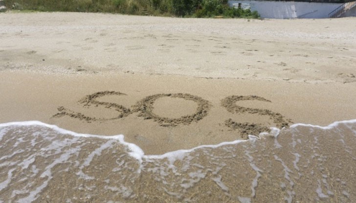 Двама мореплаватели, попаднали на безлюден остров в Микронезия, бяха спасени вчера