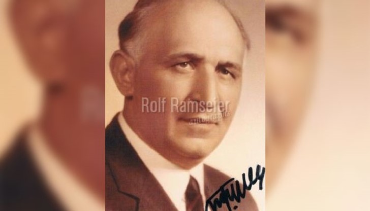 Снимка с подписа на Бойко Борисов върви за 14,99 долара