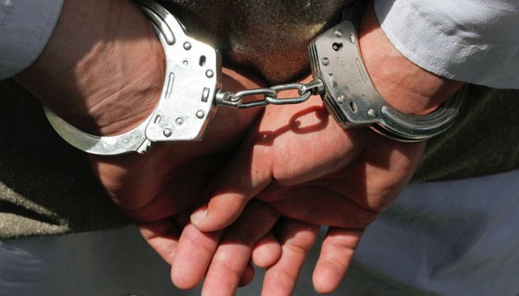 Задържани са двама мъже за извършване на множество телефонни измами