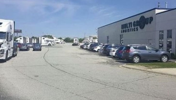 Мъж току-що пристигнал от Маями, за да започне работа в "Мултигруп", но му казали, че фирмата вече не работи Мъж току-що пристигнал от Маями, за да започне работа в "Мултигруп", но му казали, че фирмата вече не работи