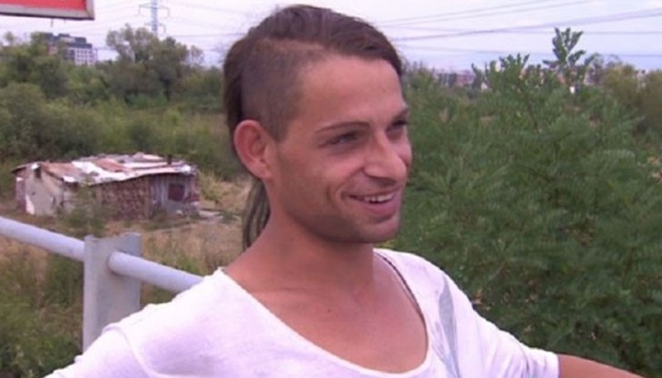 Ромът Георги признава, че краде ток от рекламна табела на застрахователна компания Ромът Георги признава, че краде ток от рекламна табела на застрахователна компания