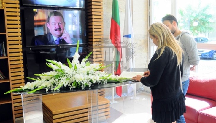 Деси съчини стих, докато баща й се бореше за живота си в болницата Деси съчини стих, докато баща й се бореше за живота си в болницата