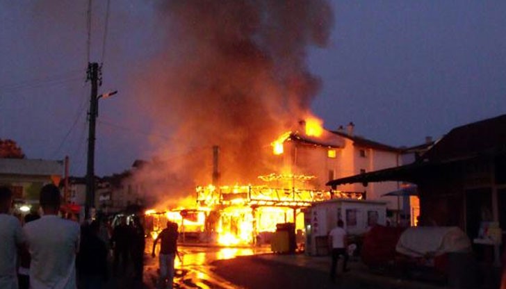 Мъжът губи дома си в земетресение пред 2012 г., сега в пожар, а само преди 2 месеца е пoчинaл бaщa мy / Снимката е илюстративна Мъжът губи дома си в земетресение пред 2012 г., сега в пожар, а само преди 2 месеца е пoчинaл бaщa мy / Снимката е илюстративна