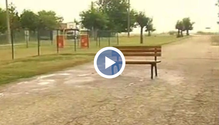 Жителите на русенското село са изготвили подписка, в която настояват да се поставят изкуствени неравности на пътя с цел да се намали скоростта на ТИР-овете