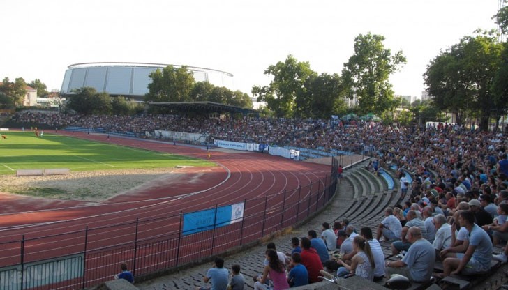 В момента русенският отбор играе мачовете си на стадиона в Разград