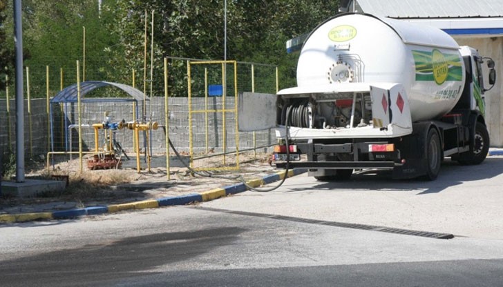 Силен мирис на газ е усетен в района на бензиностанцията на бул. "Христо Ботев" в Пловдив близо до Джендем тепе