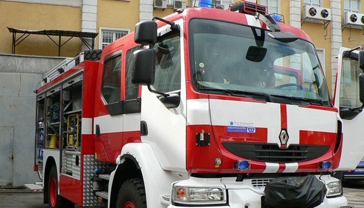 На мястото са изпратени 7 пожарни автомобила