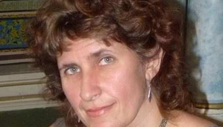 Десислава Тихолова работи като автор на бижута и аксесоари от мъниста от 2007 година