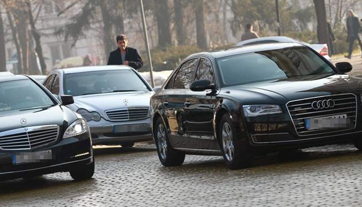 Около 60 возила ще трябва да осигури страната ни за транспорта на висшите гости, които ще се изсипят у нас в рамките на председателството на ЕС Около 60 возила ще трябва да осигури страната ни за транспорта на висшите гости, които ще се изсипят у нас в рамките на председателството на ЕС