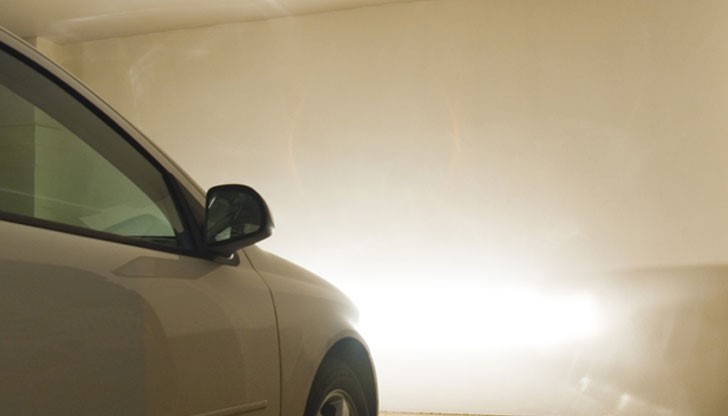 Полицаите предполагат, че заради жегата влюбените са включили климатика, през който са влезли отровните газове / Снимката е илюстративна