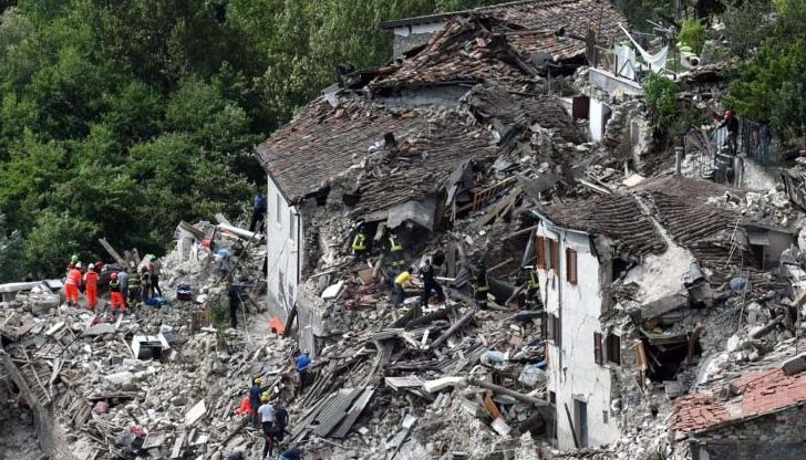 Джулиана ляга върху 4-годишната си сестра, която се отърва само с контузии