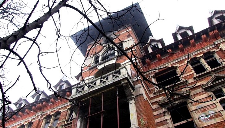 Дали от клечка кибрит или от кофа на багер няма да изчезнат архитектурни шедьоври на Русе?