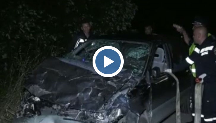 На място загиват шофьорът и неговата майка, а тази нощ в монтанската болница е починал и бащата