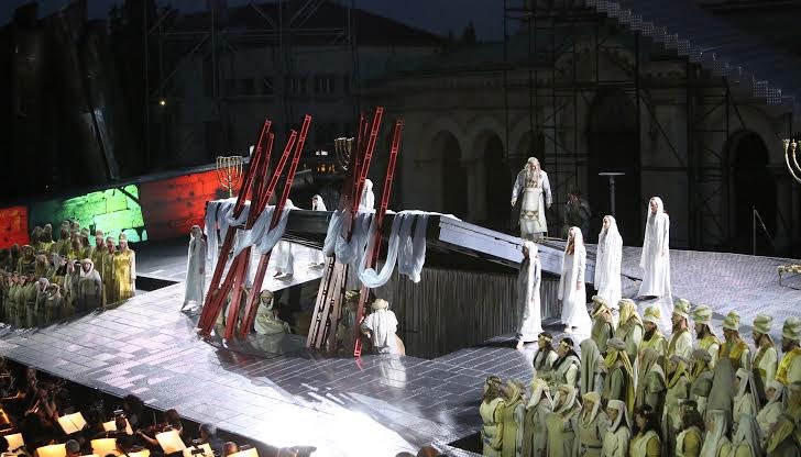 Луд фен на операта се разгневил, че за него няма билет Луд фен на операта се разгневил, че за него няма билет