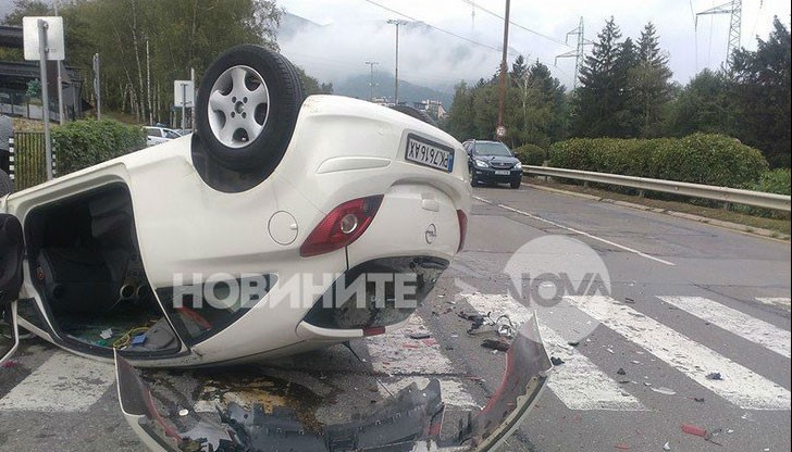 Шофьорка прави невероятна маневра при опит да спре на зебра