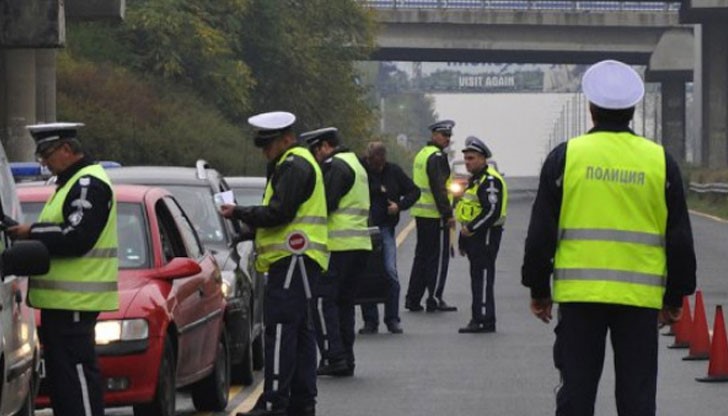 Само за дни били установени 531 чужденци без стикер, а от началото на година без тях са хванати 4620 българи Само за дни били установени 531 чужденци без стикер, а от началото на година без тях са хванати 4620 българи