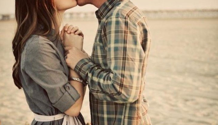 Едни се влюбват силно и безумно а други се напрягат... Едни се влюбват силно и безумно а други се напрягат...