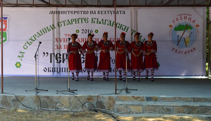 Проявата е преминала под мотото „Заедно да запазим старите български традиции“
