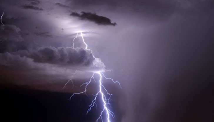 Гасенето на пожара е продължило 12 часа