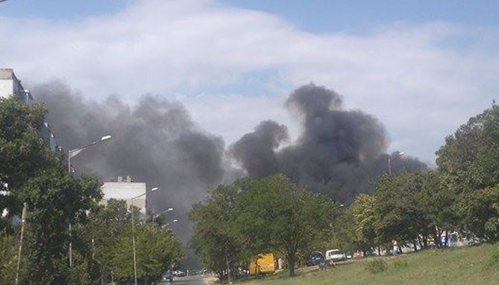 Много граждани алармираха за огромен пожар във Варна