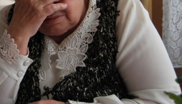 "Племенник" звъни на възрастната си "леля" и я моли да й услужи с пари за освобождаване на пратка от Германия