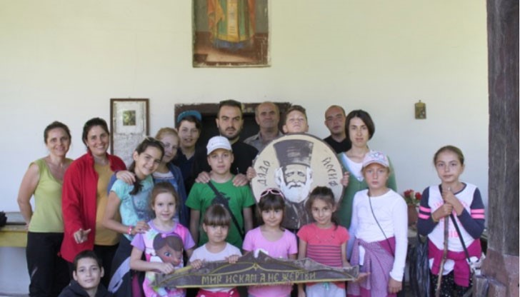 В програмата бе предвидено поклонение и до скита „Свети Никола“ В програмата бе предвидено поклонение и до скита „Свети Никола“
