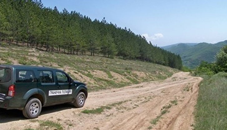 Гранична полиция задържа каналджията, прекарващ с "Ауди Q6" 11 мигранти Гранична полиция задържа каналджията, прекарващ с "Ауди Q6" 11 мигранти