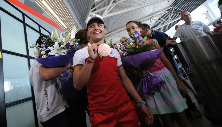 Единствената медалистка за България от Олимпиадата в Рио де Жанейро Елица Янкова се завърна в родината