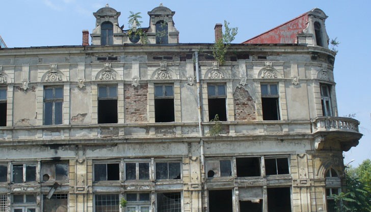 Вдъхнете живот на руините, драги управници!