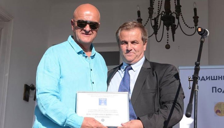 Кметът на община Созопол Панайот Рейзи връчи отличие на бизнесмена за луксозния ваканционен проект Созополис