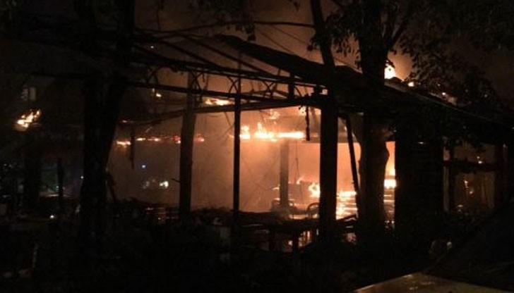 Заведението се намира под жилищен блок и е много популярно и посещавано