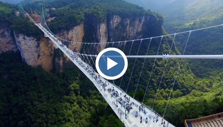 Дължината на моста е 430 метра, а широчината му – шест, и се извисява на триста метра над земята