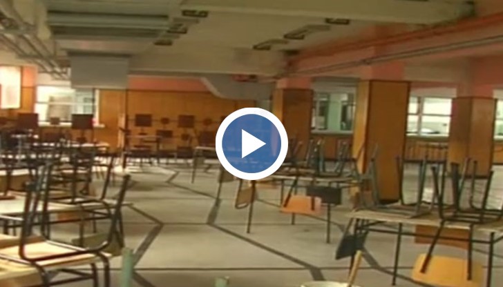 Директорът на училището се оплаква, че в столът дори сол и оцет не слагат в храните и учениците си купуват нездравословни храни от заведенията навън