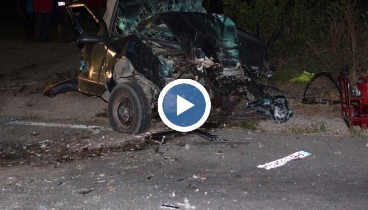 Шофьорът се е врязал в ТИР, спътничката му е в тежко състояние, но е контактна