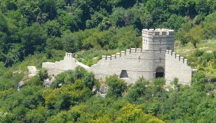 Цената за посещение на хълма в Търново включва входна такса и използване на панорамния асансьор